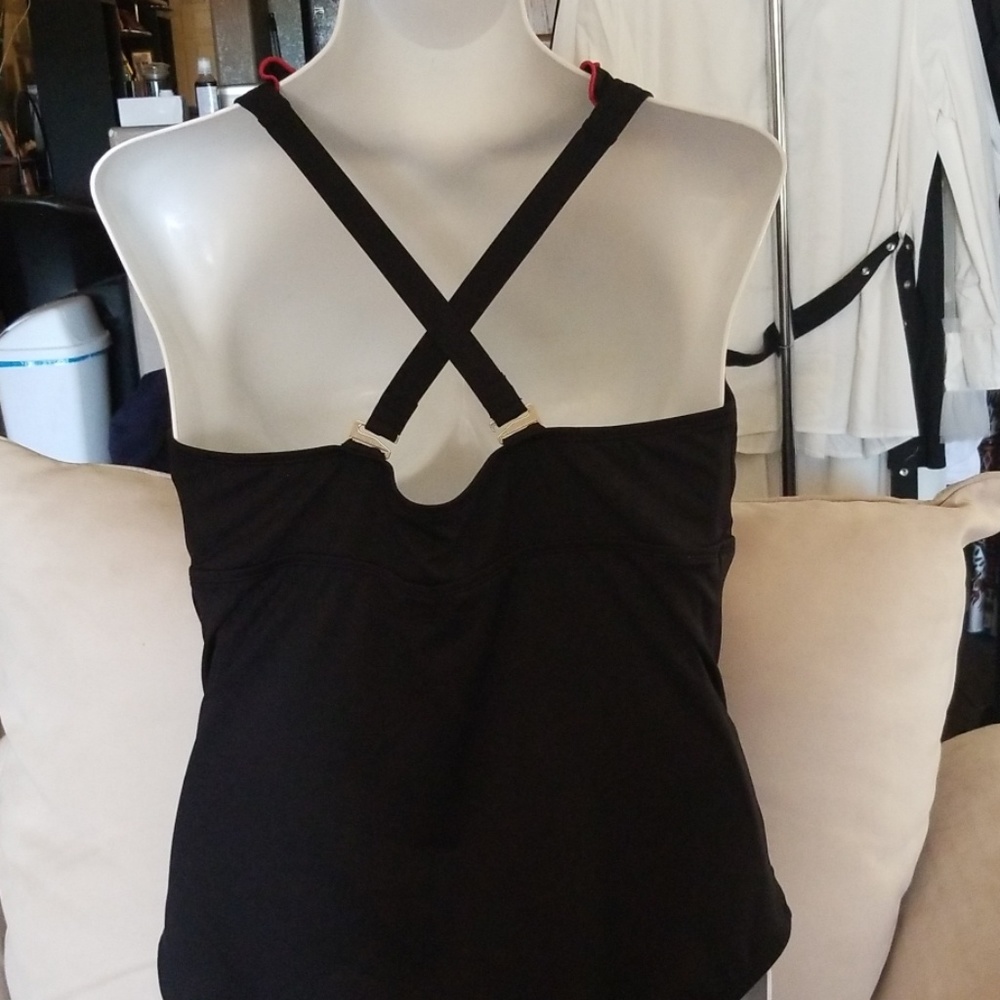 One piece - Picture 2 of 2
